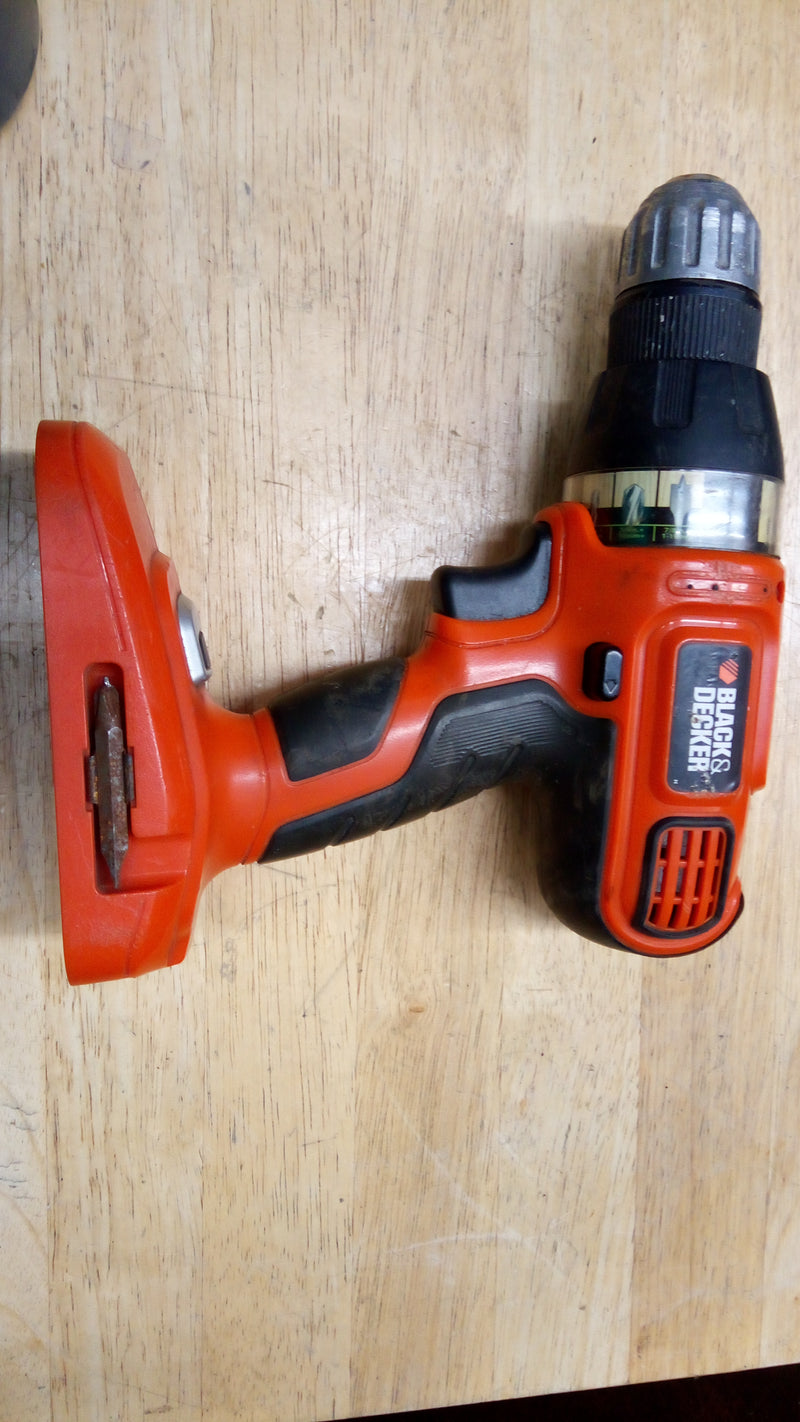 BLACK AND DECKER DRILL